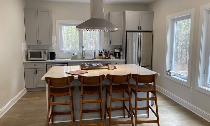 Mount Marion House | Hudson Valley Evergreen Treehouse