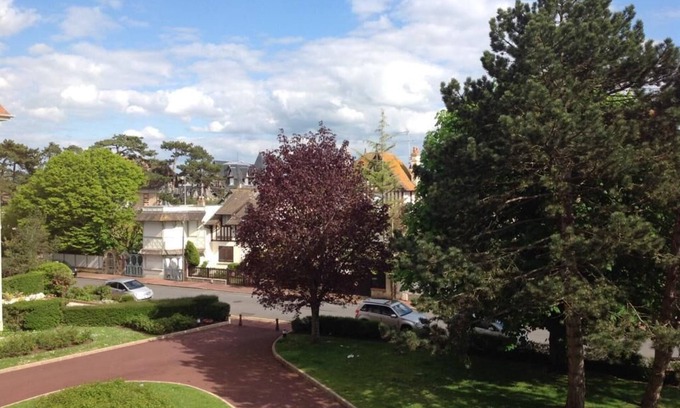 Deauville City Centre Apartment | Huge 2 rooms with all comforts with beautiful views 2 minutes from the beach.