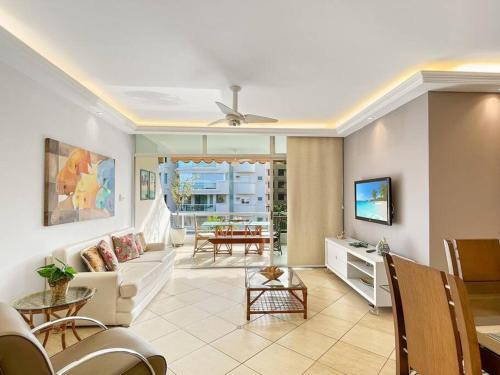 Jardim Centenario Apartment | Huge balcony Pool 1Ensuite AC French Style