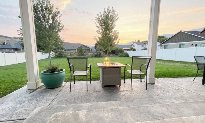 Naches House | Huge Fenced Yard Near Town and The Mountains