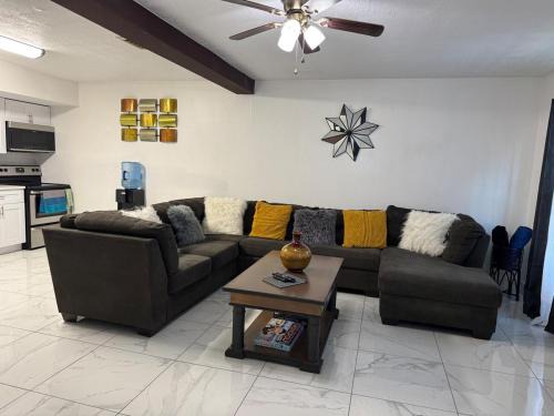 South Venice Apartment | HUGE In-Law Apt Beach Oasis- Private entrance