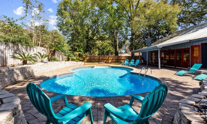Northeast Pensacola House | Huge Private Pool & Yard |Backyard Beach Barbecue |Fenced |Dogs Ok |Hammock |Fire Pit |Game Room