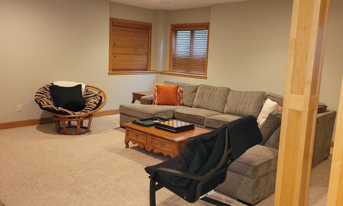 Shorewood House | HUGE space with room to spread out! Close to Excelsior and Lake Minnetonka.