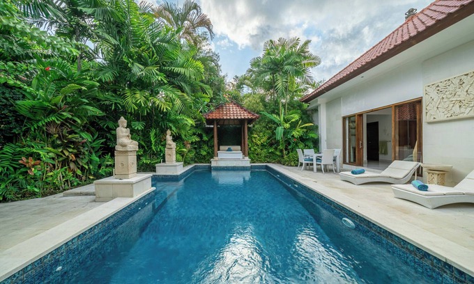 Dyanapura Villa | Huge Villa 10 mins walk to Seminyak Beach