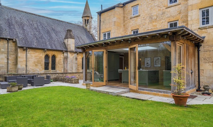 Chipping Campden House | HULLS HOUSE, family friendly, with open fire in Chipping Campden