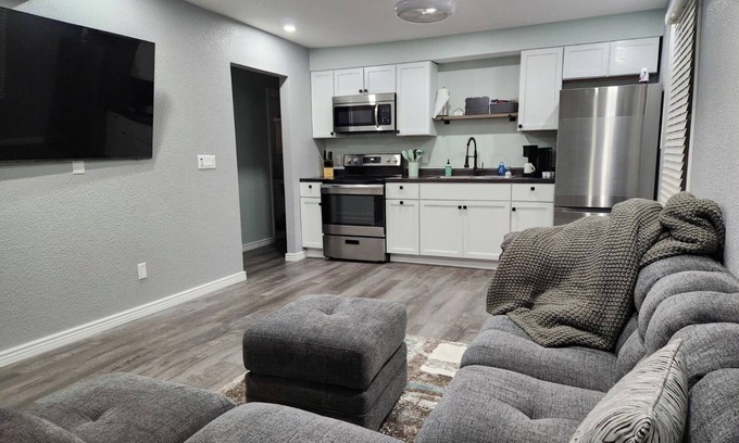 Scottsbluff House | Humble Home Charming 2-bedroom house with WiFi and AC in fantastic Scottsbluff