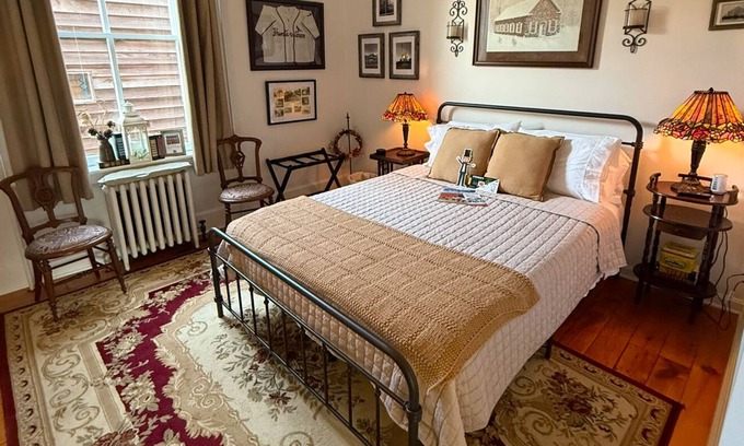 Gettysburg Bed & Breakfast | Hunterstown Suite in charming Olinger House B&B in historic, downtown Gettysburg