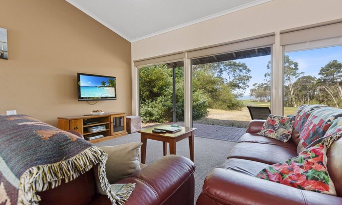 Forge Creek House | Huon - Waterfront Retreat: Secluded lodges perfect for nature lovers