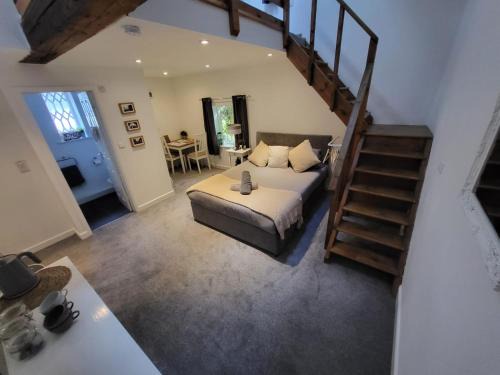Hursley House | Hursley Rooms - The Dolphin