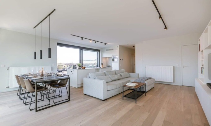 Muide Apartment | Huswell Historic Stay: Sunny Terrace & City Views!