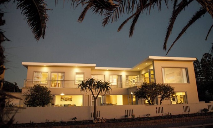 Melkbosstrand House | Huus Dejuna Family-friendly with private swimming pool and sea view