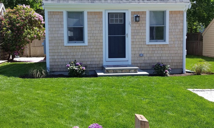 Hyannis Cottage | Hyannis, Cape Cod: Sunny Seaside Cottage-3 min. stroll to the beach !