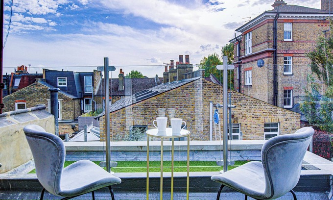 Figge's Marsh Apartment | Hybrid Resi - Mitcham | 2 Bed Apartment