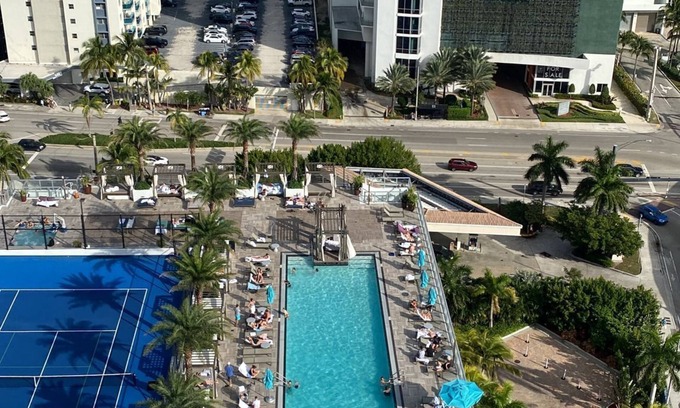 Hallandale Beach Resort | Hyde Beach 19th floor sea view