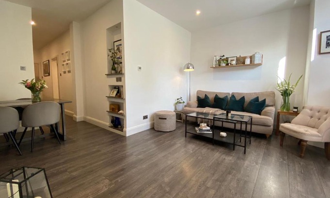 North West Apartment | Hyndland Garden Flat 2 Double Bedroom West End