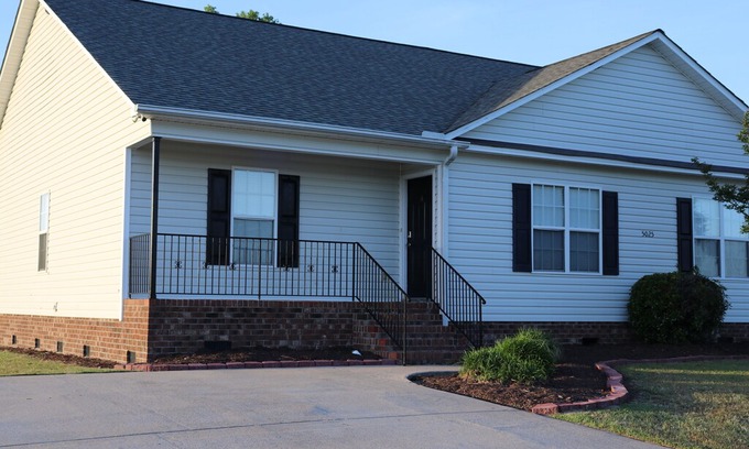 Greenville Apartment | I Nice Apartment on a Golf Course!