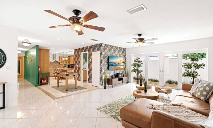 Ludlam House | Ibiza · Casa Ibiza - Pool Spa, BBQ and Free Parking