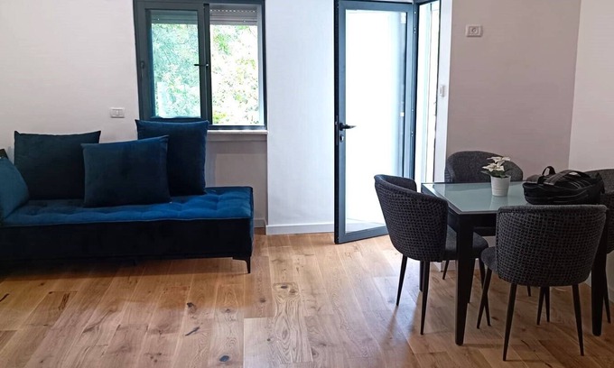 Emek Refaim Apartment | Ideal Apartment in Moshava Germanit's heart