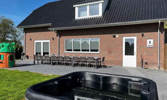 Haps House | Ideal family home with spa and large garden