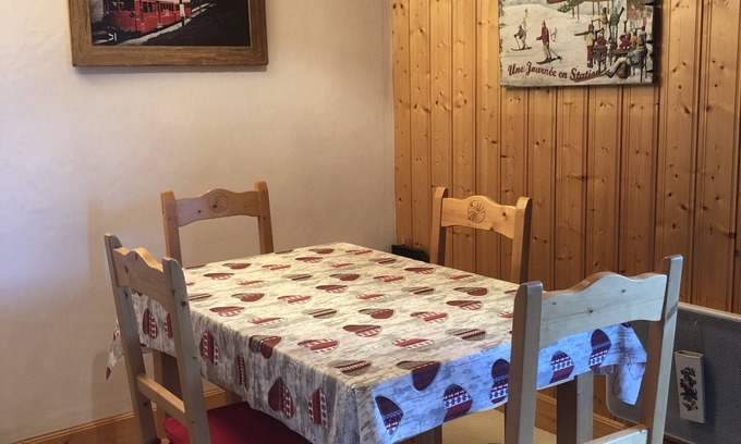 Meribel Centre Apartment | Ideal for 2 couples - Parking - Housekeeping included - Linen provided.