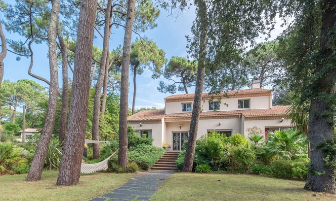 Saint-Brevin-l'Ocean House | Ideal for families, charm, beach and center at 300 m, garden 2000 m2 ... and jacuzzi