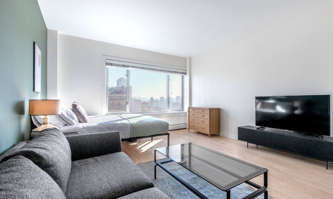 Lower Nob Hill Apartment | Ideal Nob Hill Studio w/Sauna, Gym, near Union Square, by Blueground