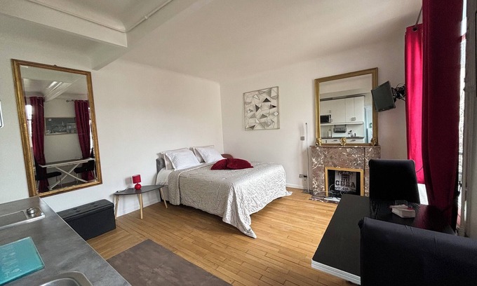 Neuilly-sur-Seine Apartment | Ideal pied-à-terre at the gateway to La Défense and the center of Paris