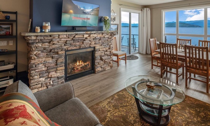 Sandpoint Condo | Ideal Seasons Waterfront Condo | Spa, Beach, Hot Tub, Pool, Marina