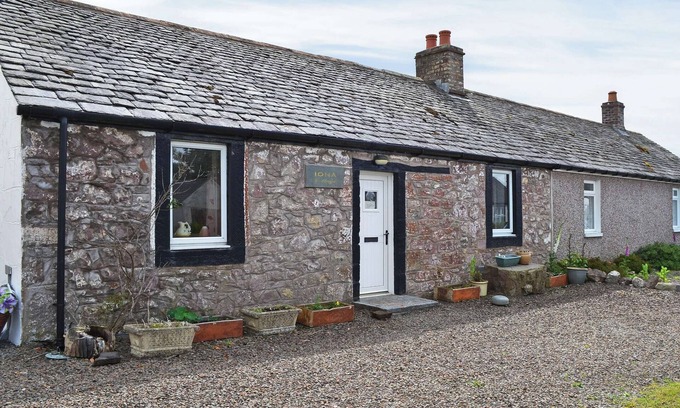 Bankend Cottage | Ideal single-storey retreat with cosy wood burner.