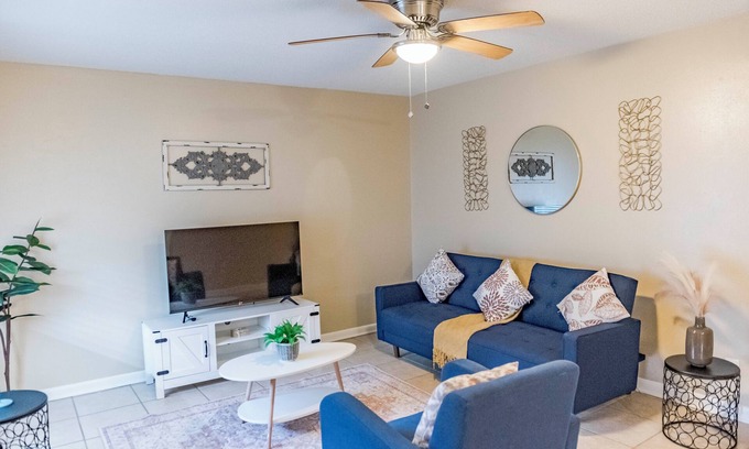 Gulfport Apartment | Ideally 2Br Near Lake Apartment