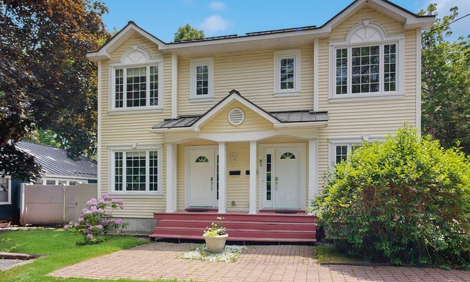 Bar Harbor Cottage | Ideally Located Home w/Deck, WiFi & Washer/Dryer - Walk into Town & Acadia