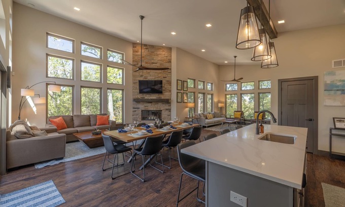 Innsbrook Cabin | Idlewood Treehouse by Innsbrook Vacations!