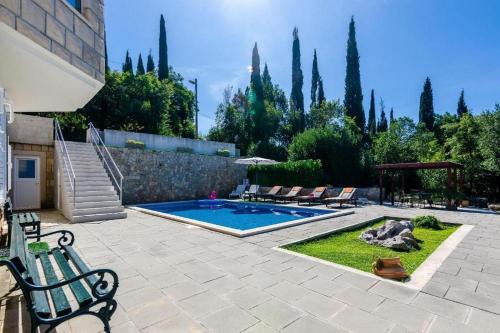 Popovici House | Idylic Escape House with Pool