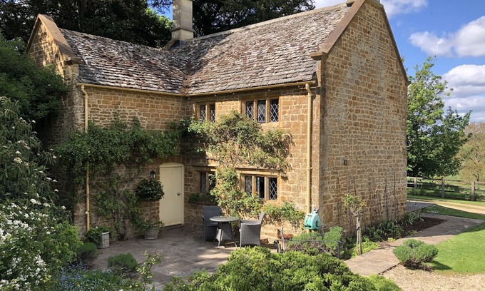 Chipping Norton House | Idyllic Cotswold Country Cottage