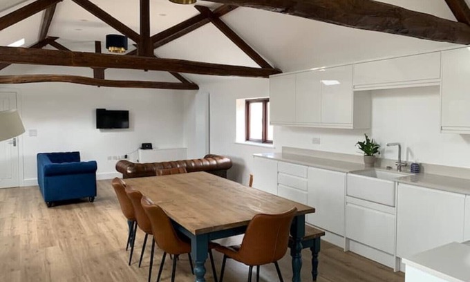 Upper Dean House | Idyllic Countryside 4 Bedroom Retreat