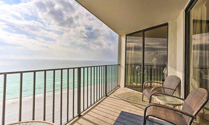 Panama City Beach Apartment | Idyllic PCB Condo with Pool Access and Ocean Views!