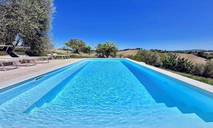 Bettolelle House | Il Girasole room on the hills of Senigallia a stone throw from the sea