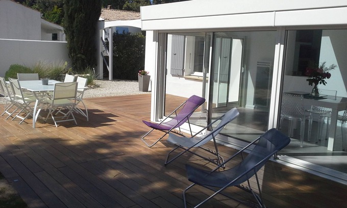 Saint-Georges-d'Oleron House | ILE D'OLERON CHAUCRE 400m from the beach Bright independent villa