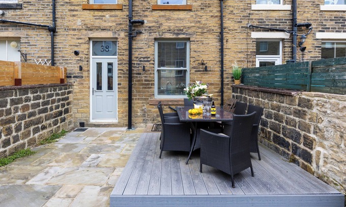 Ilkley House | Ilkley House ** Sleeps 10 ** with Parking