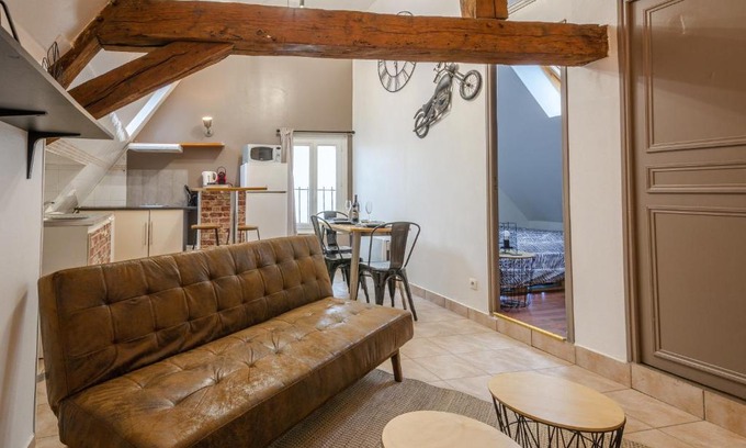 Etampes Apartment | iLOC Appartement Étampes, Place Saint Gilles