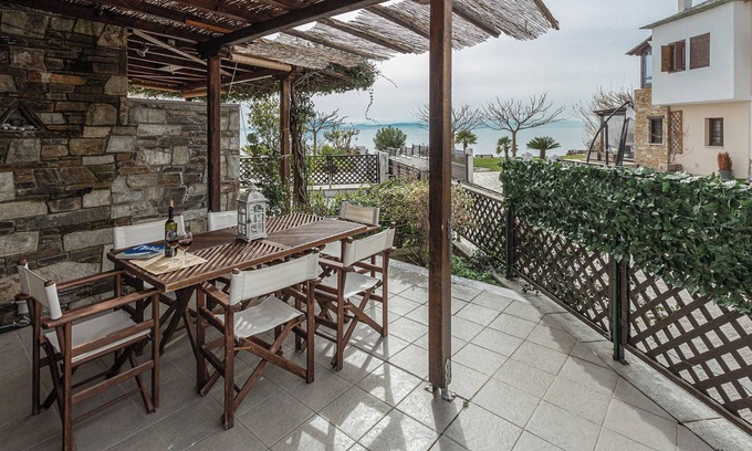 Koropi House | ILOI’s Villa in peaceful Village w. Private Beach