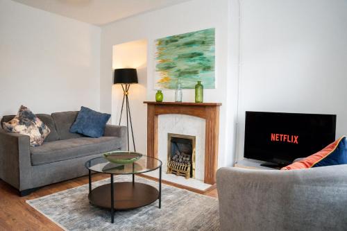 Cribbs Causeway House | Imagination by Olauda SA - 3 bed House with Free Parking