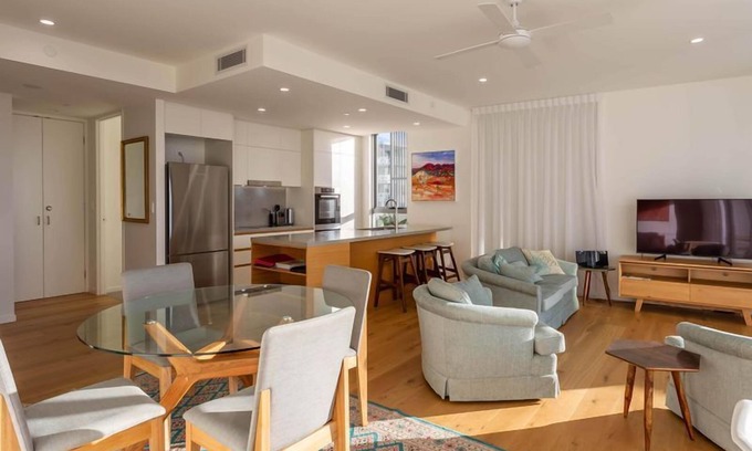 Maroochydore Apartment | Immaculately presented spacious & light filled unit perfect for your getaway