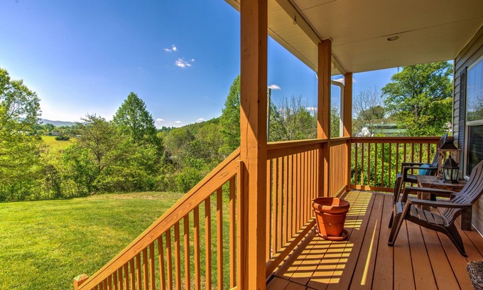 Bluff City House | Immerse yourself in the beautiful setting of the tranquil riverside by staying in our 3BR 2Bath home