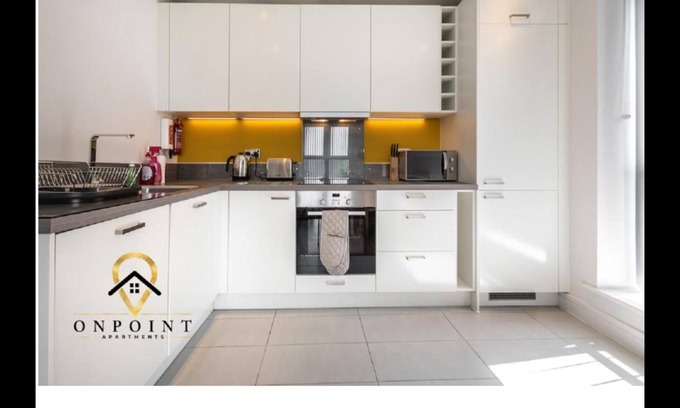 Reading Apartment | Impeccable 2-Bed Apartment in Reading