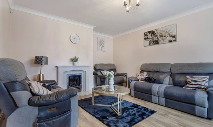 Basildon House | Impeccable 3-Bed House in Basildon