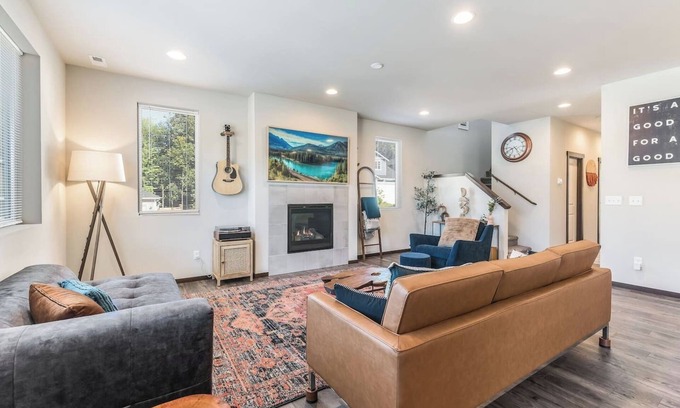 East Port Orchard House | Impeccable 4 BR Home in Heart of Port Orchard