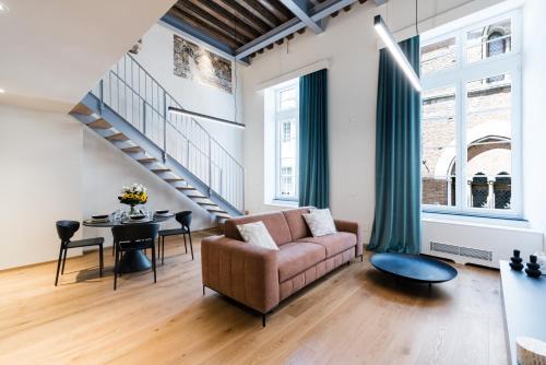 Genoa Historical Centre Apartment | Imperial Luxury and Historical Frescoes in San Giorgio