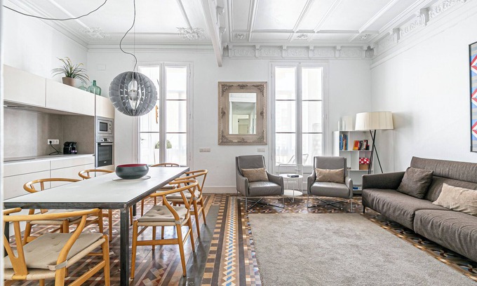 Eixample Condo | Impressive modernist apartment 20 mtrs from Paseo de Gracia