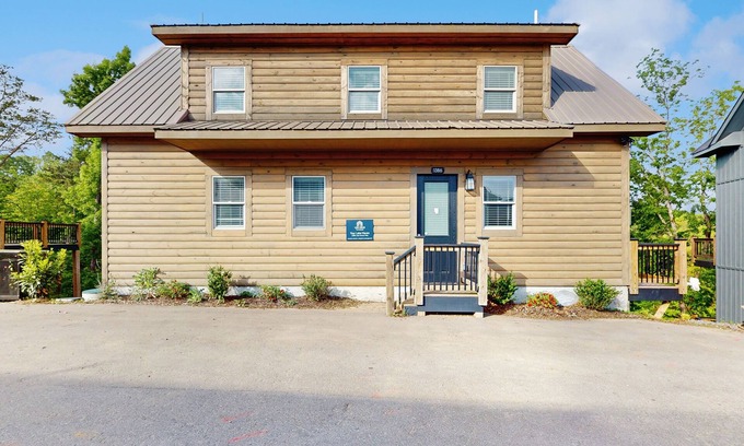 Sevierville Cabin | Impressive mtn-view cabin w/fireplace, deck, jacuzzi, & free attraction tickets